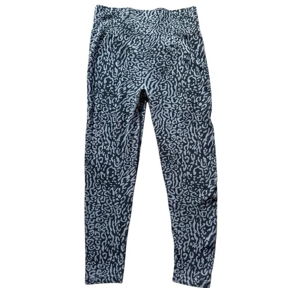 Gray leopard print leggings #leopard #leggings #Activewear #ScrunchButt - Picture 2 of 5